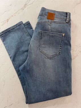 RIANI High-rise Slim Leg Stretch Light Blue Denim Jeans w Flattering Seaming, 10